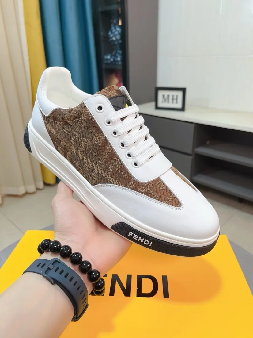Men's Men's Shoes💰420🌹🌹[fendi] Fendi's classic and comfortable men's, this complex sneaker is made of soft calfskin➕genuine leather lining➕original ultra-light rubber material with rough outsole. This unique and light style is suitable for the casual and refined sensibility of this season. It is comfortable and natural on the feet. It is an everyday style for casual travel in autumn and winter! 38/44